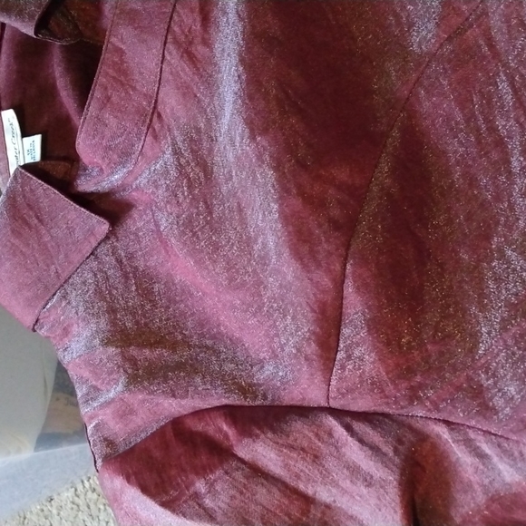 Iridescent deep red button down blouse size 1X - Picture 8 of 9